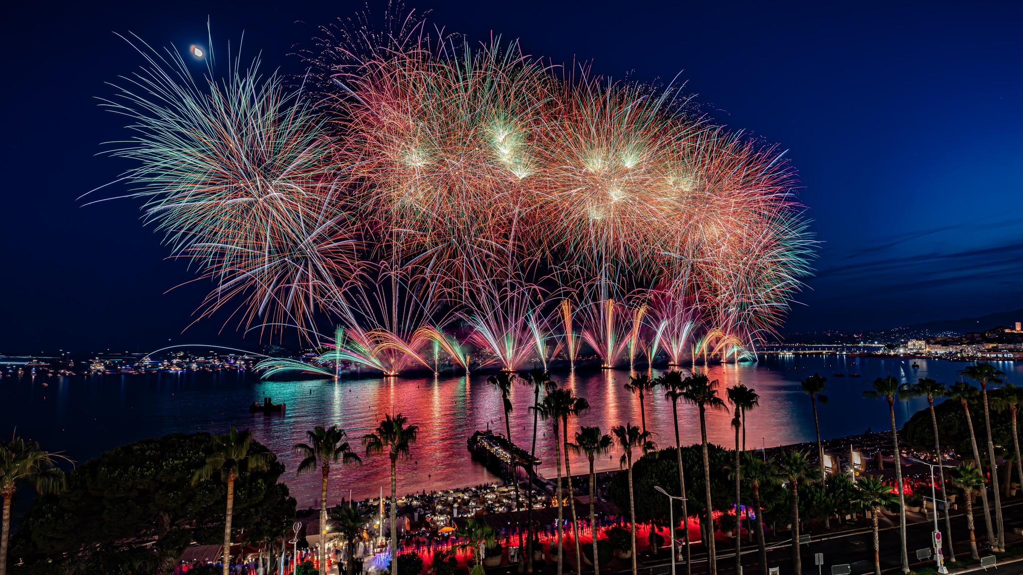 Jak vybrat ohňostroj pro každou událost: Kompletní průvodce 2025